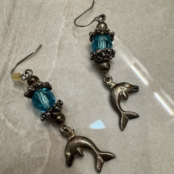🔥HOT Whimsical silver dolphin earrings with blue beads, featuring a dolphin🔥 - Picture 1 of 3